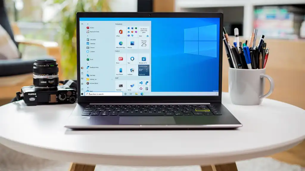 Windows 11 Famille — PC gaming assemble a Geneve par Razox